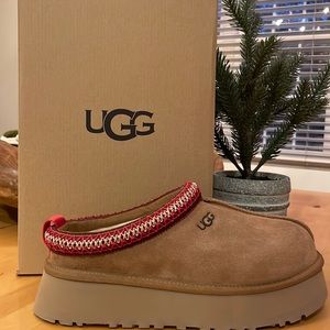 UGG Tazz Platform Chestnut Size 8